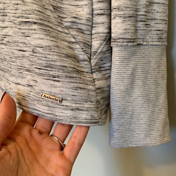 Women's Avalanche Sweatshirt   - Picture 2 of 7